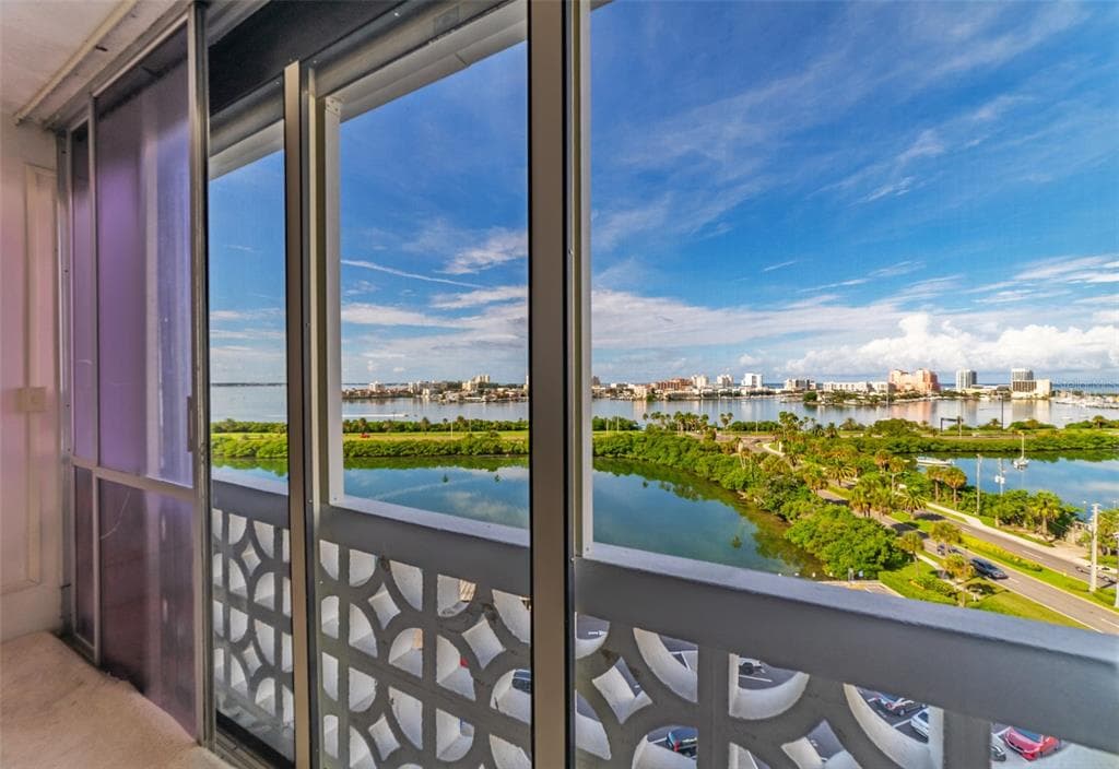 31 ISLAND WAY UNIT 901 CLEARWATER, FL 33767