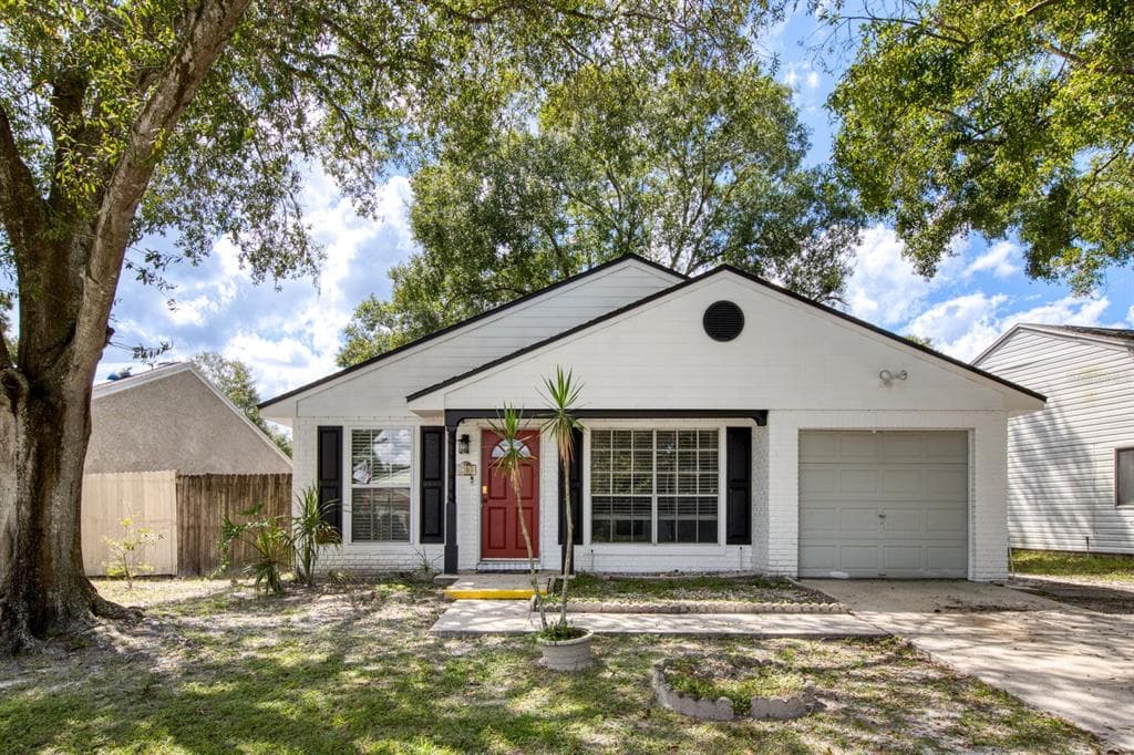 8308 STEAMBOAT LANE TAMPA, FL 33637