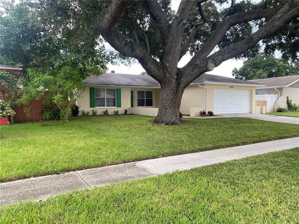 6928 DUNCANSBY AVENUE N ST PETERSBURG, FL 33709