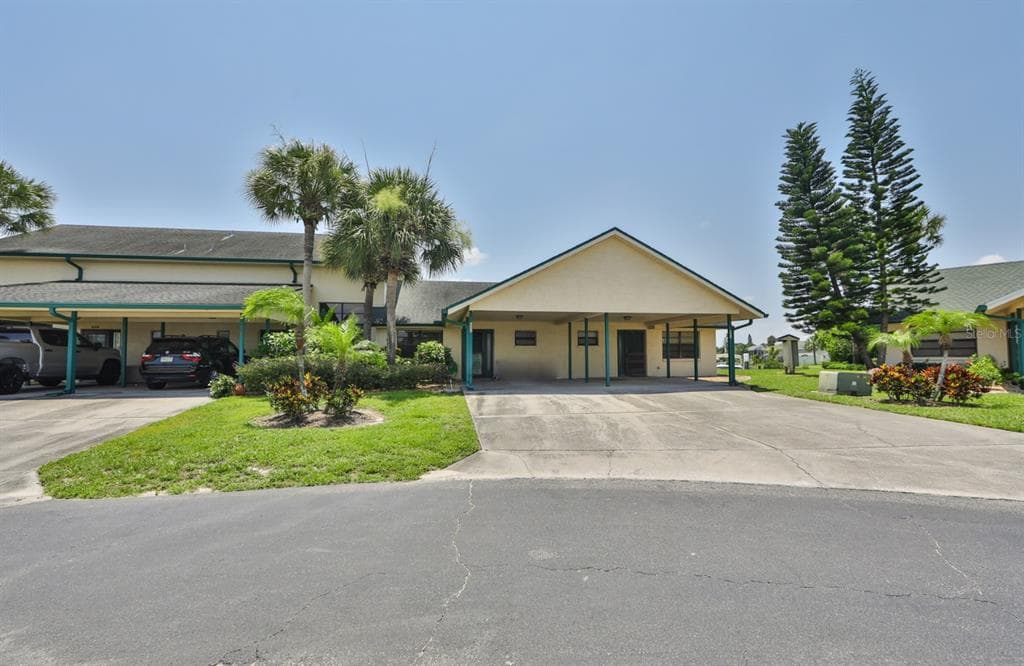 652 YARDARM DRIVE UNIT 26 APOLLO BEACH, FL 33572