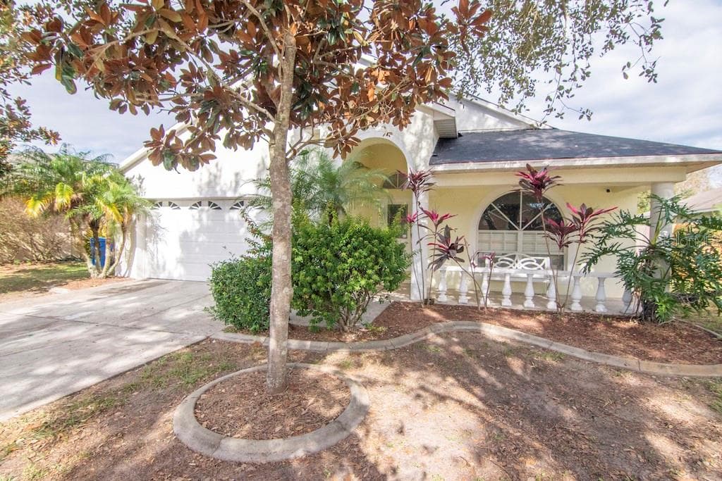1427 LAKE SHORE RANCH DRIVE SEFFNER, FL 33584
