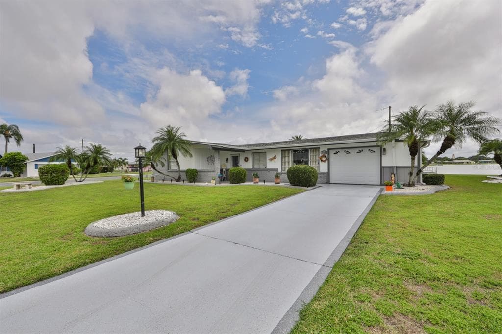 1716 DANBURY DRIVE SUN CITY CENTER, FL 33573
