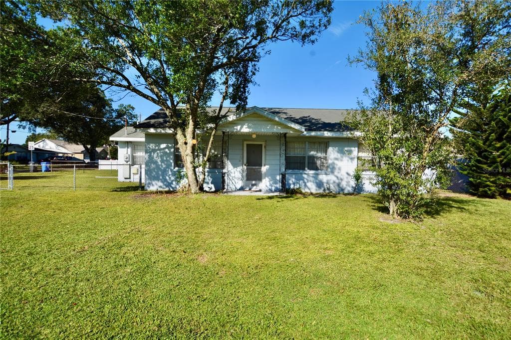 5806 LAKE BEND AVENUE TAMPA, FL 33614
