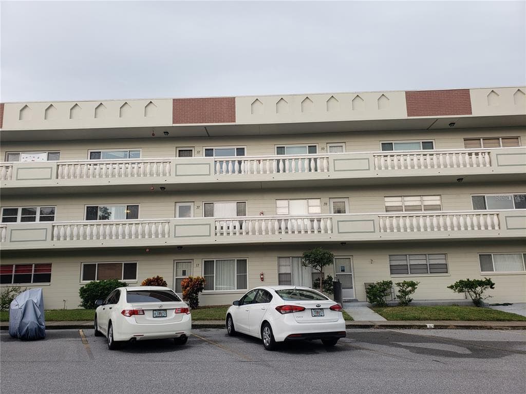 2285 NORWEGIAN DRIVE UNIT 37 CLEARWATER, FL 33763