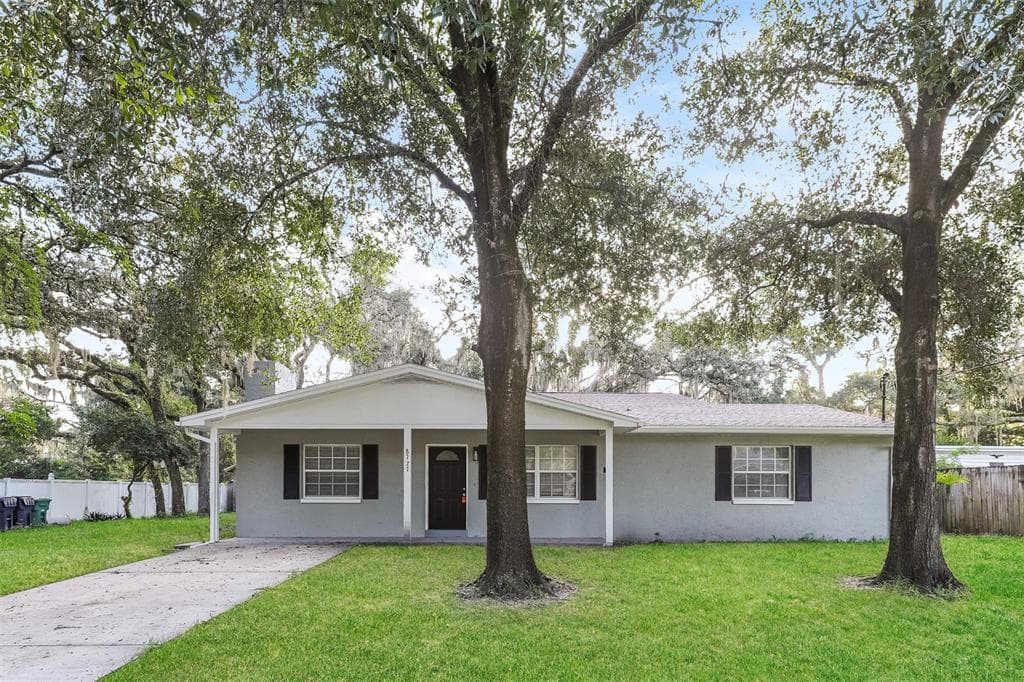 8727 N PAWNEE AVENUE TAMPA, FL 33617