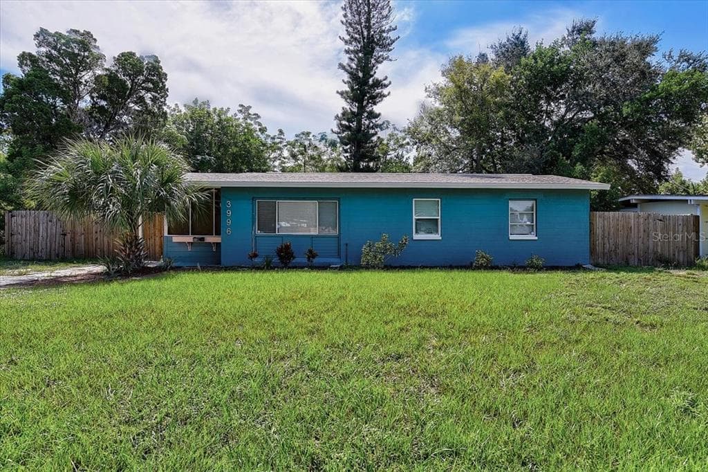 3996 NEPTUNE DRIVE SE ST PETERSBURG, FL 33705
