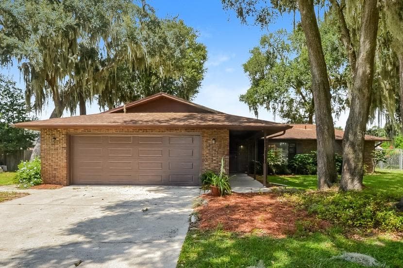 5321 ROYAL OAK DRIVE FRUITLAND PARK, FL 34731