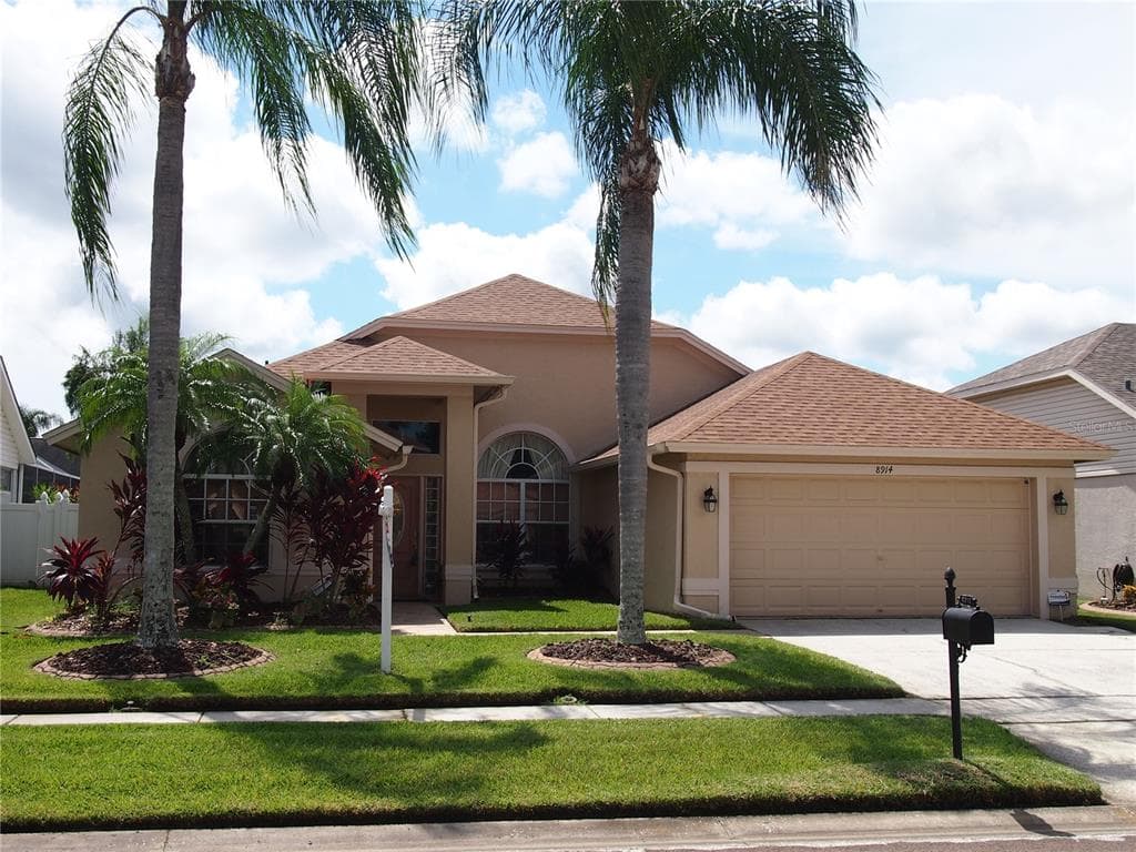 8914 BRELAND DRIVE TAMPA, FL 33626