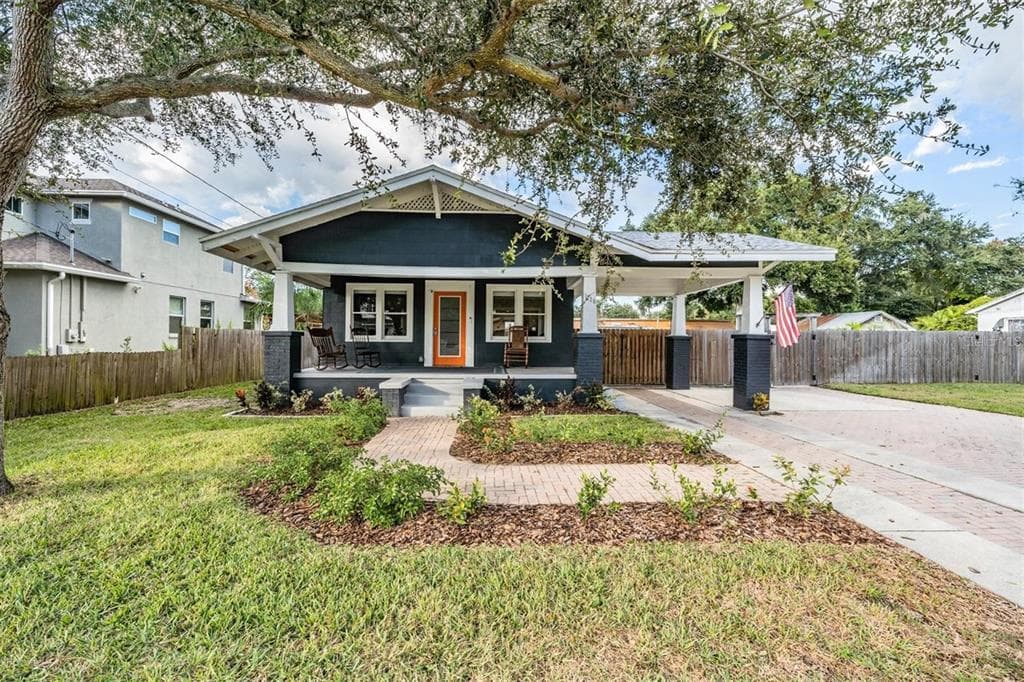 1220 E GIDDENS AVENUE TAMPA, FL 33603