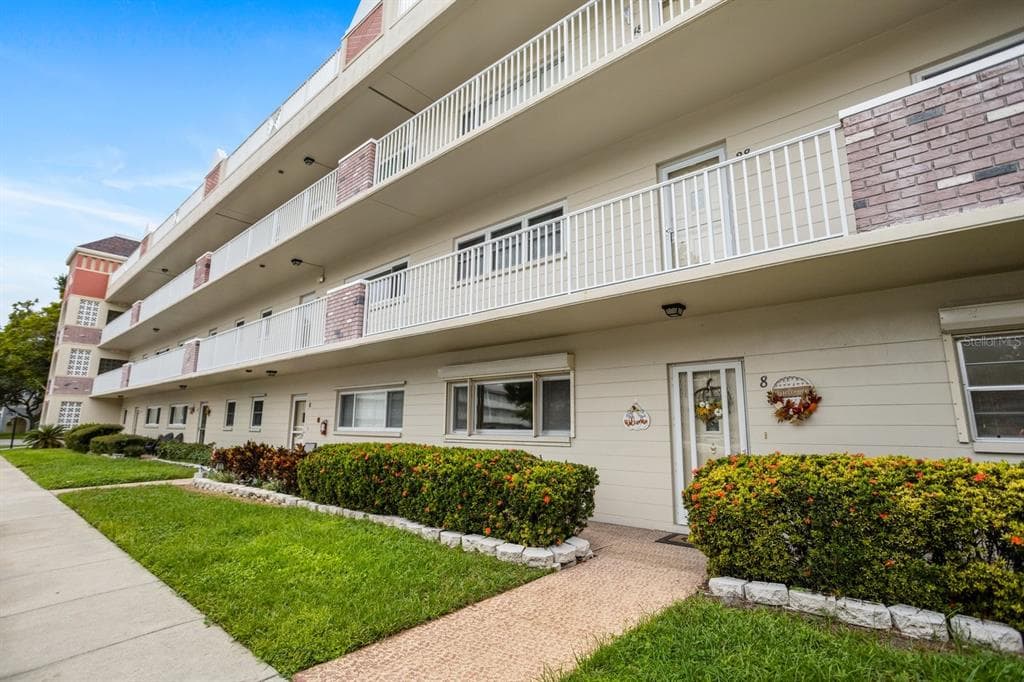 2262 SWEDISH DRIVE UNIT 8 CLEARWATER, FL 33763