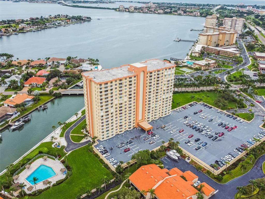 4900 BRITTANY DRIVE S UNIT 702 ST PETERSBURG, FL 33715