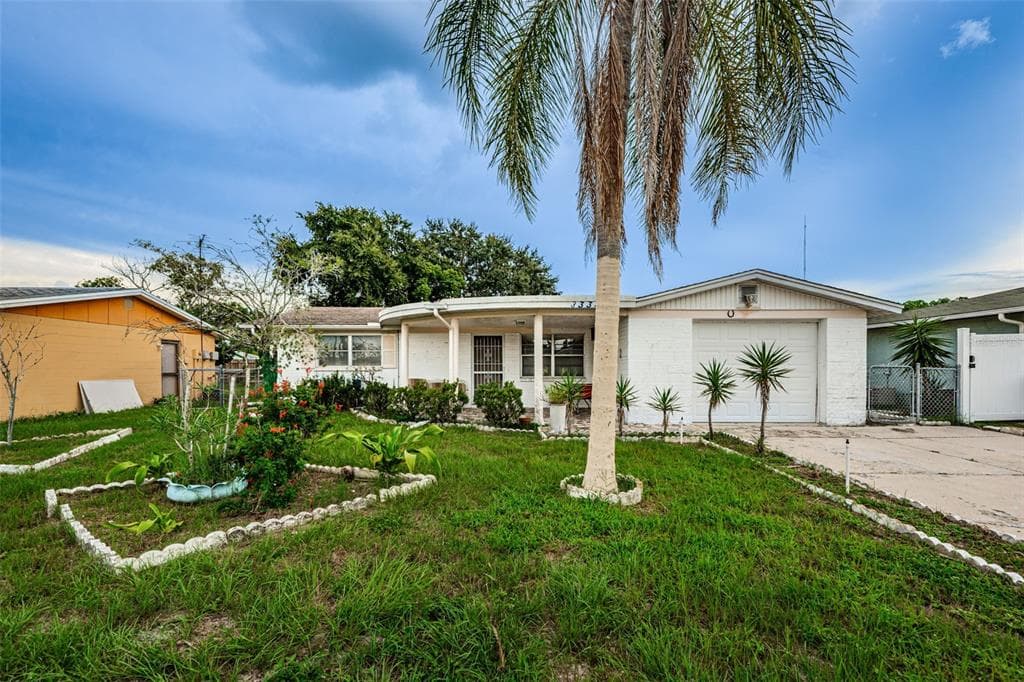 3332 EISENHOWER DRIVE HOLIDAY, FL 34691