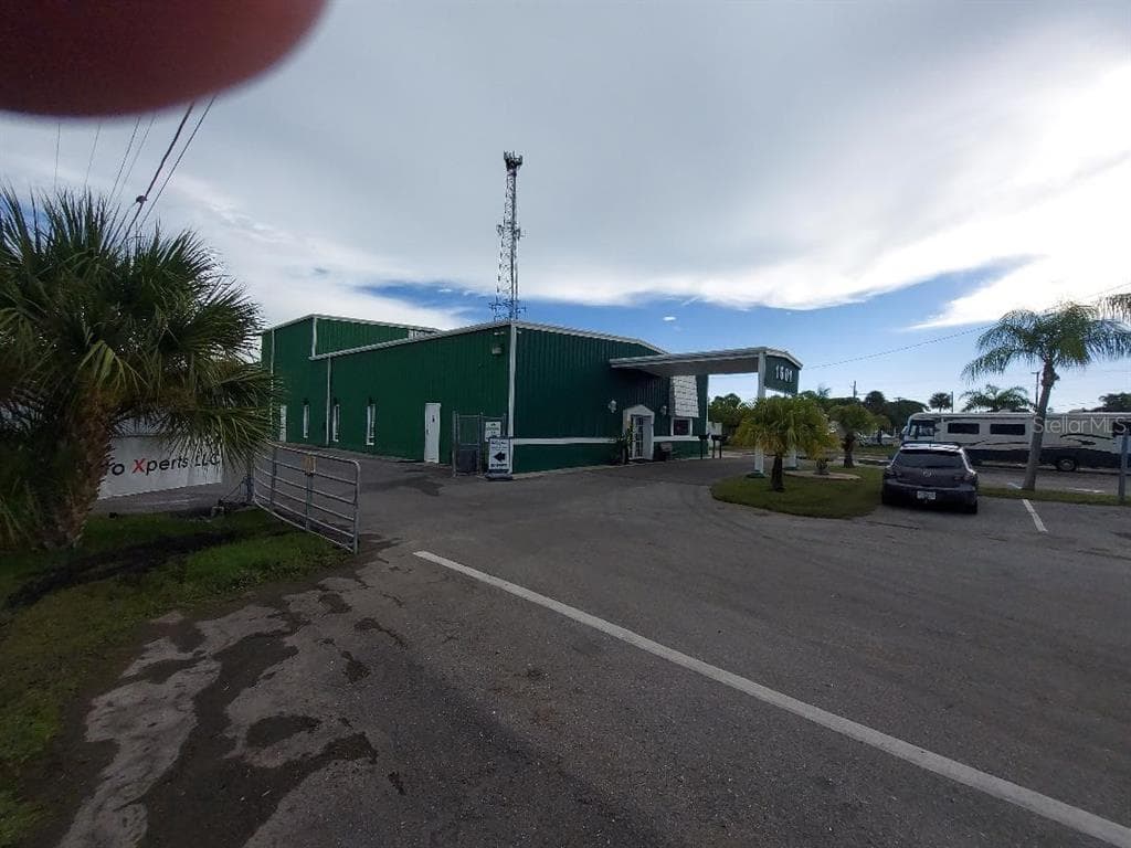 1601 S US HIGHWAY 41 RUSKIN, FL 33570