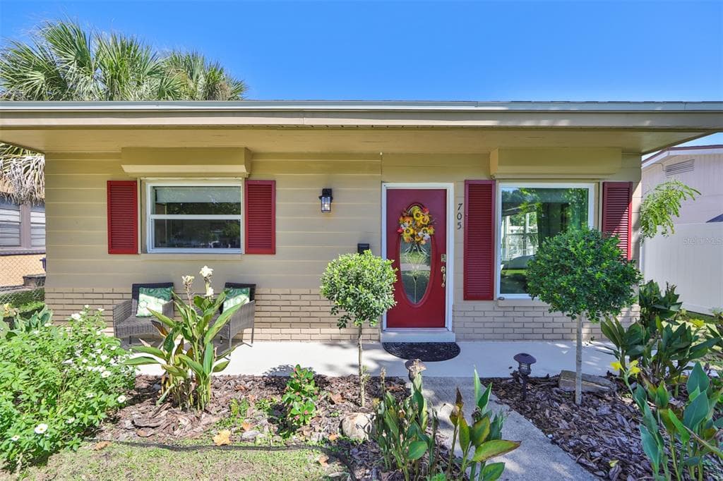 705 71ST AVENUE N ST PETERSBURG, FL 33702