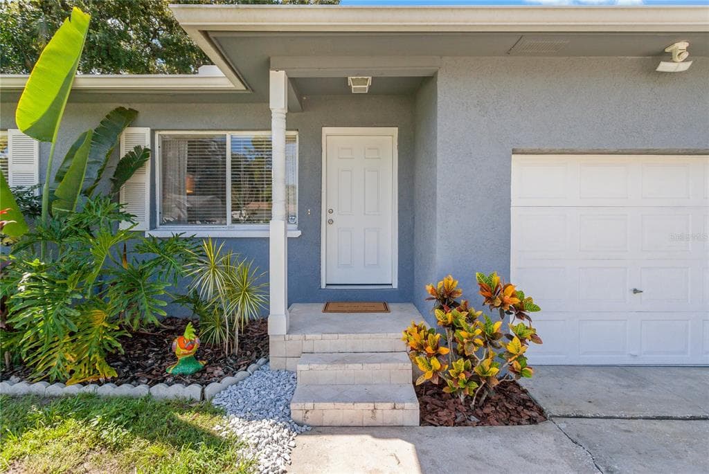 919 GROVEWOOD DRIVE DUNEDIN, FL 34698
