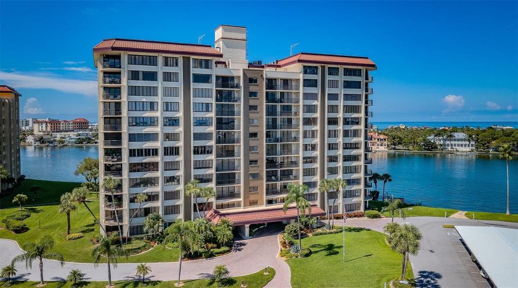 736 ISLAND WAY UNIT 303 CLEARWATER, FL 33767