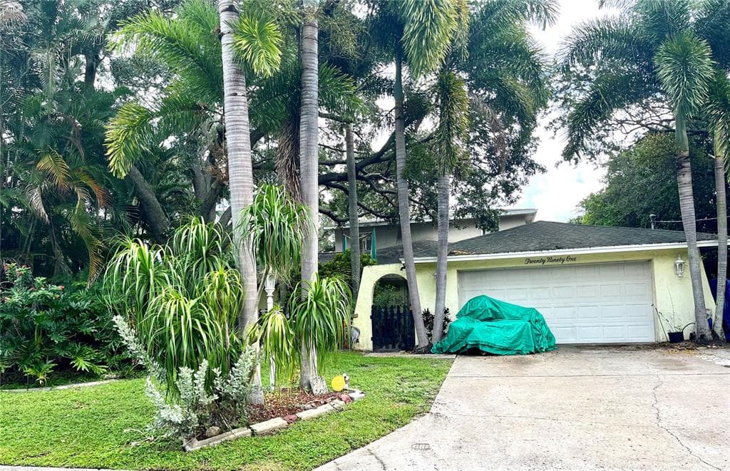 2091 FAIRLANE DRIVE LARGO, FL 33771