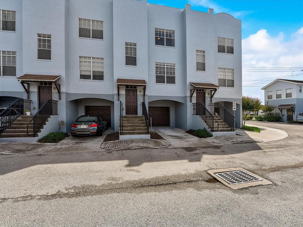 5224 OLMSTEAD BAY PLACE TAMPA, FL 33611