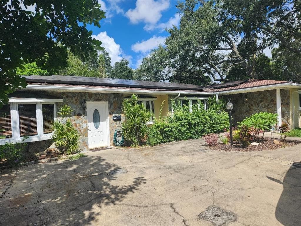3515 COUNTRY CLUB WAY S ST PETERSBURG, FL 33712