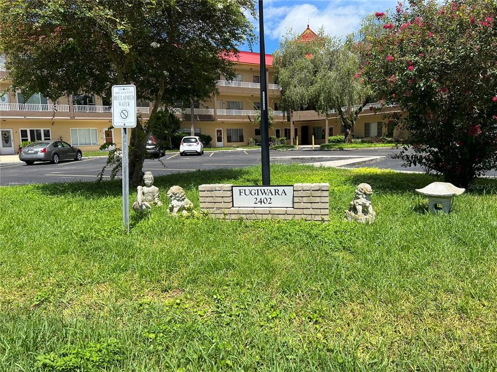 2402 ECUADORIAN WAY UNIT 8 CLEARWATER, FL 33763
