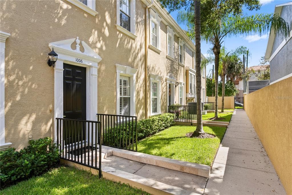 1006 EDISON PARK COURT TAMPA, FL 33606