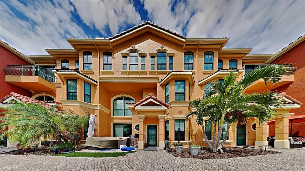 2741 VIA CIPRIANI UNIT 932B CLEARWATER, FL 33764