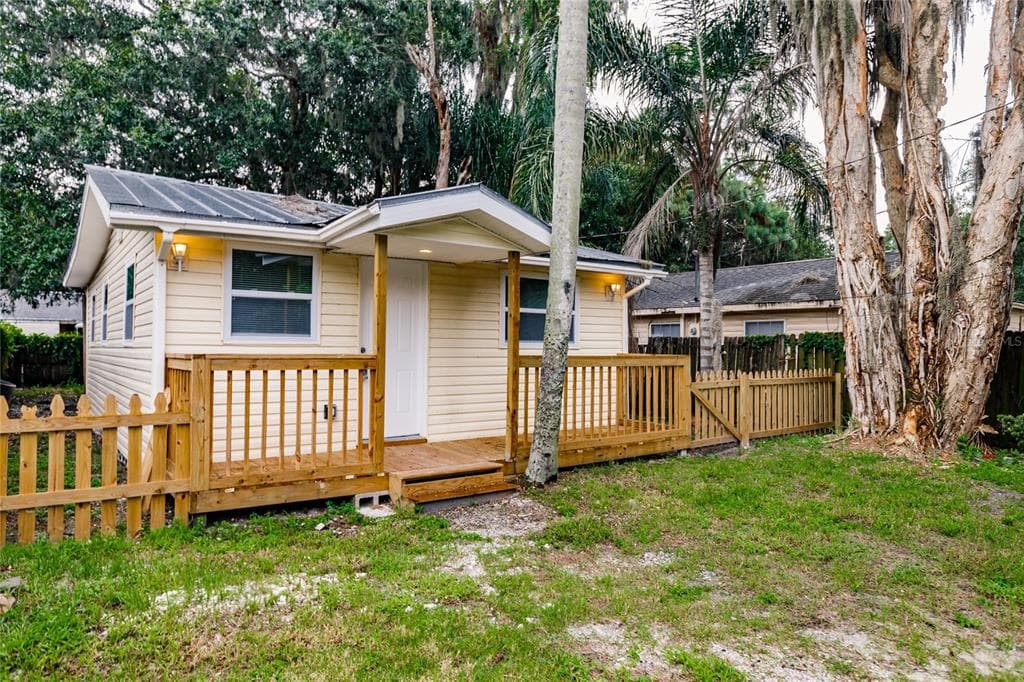 3900 LOCUST AVENUE SARASOTA, FL 34234