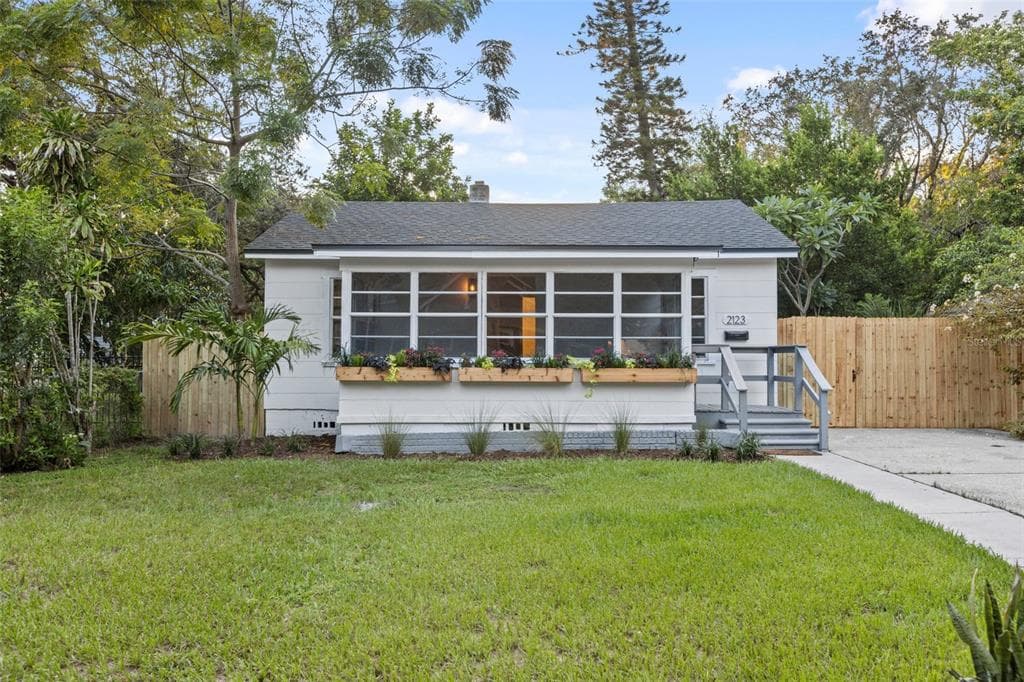 2123 42ND STREET S ST PETERSBURG, FL 33711