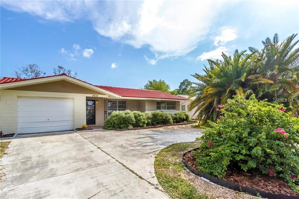 7634 ROSEWOOD DRIVE PORT RICHEY, FL 34668