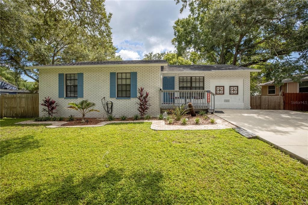 4706 W PAXTON AVENUE TAMPA, FL 33611