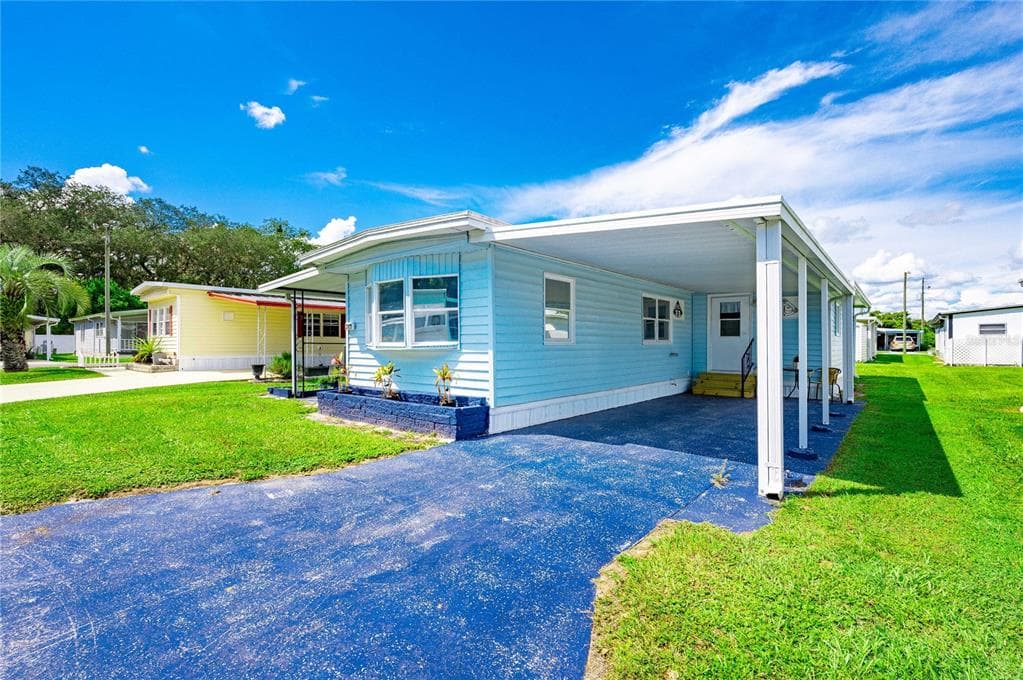 37021 LOIS AVENUE ZEPHYRHILLS, FL 33542