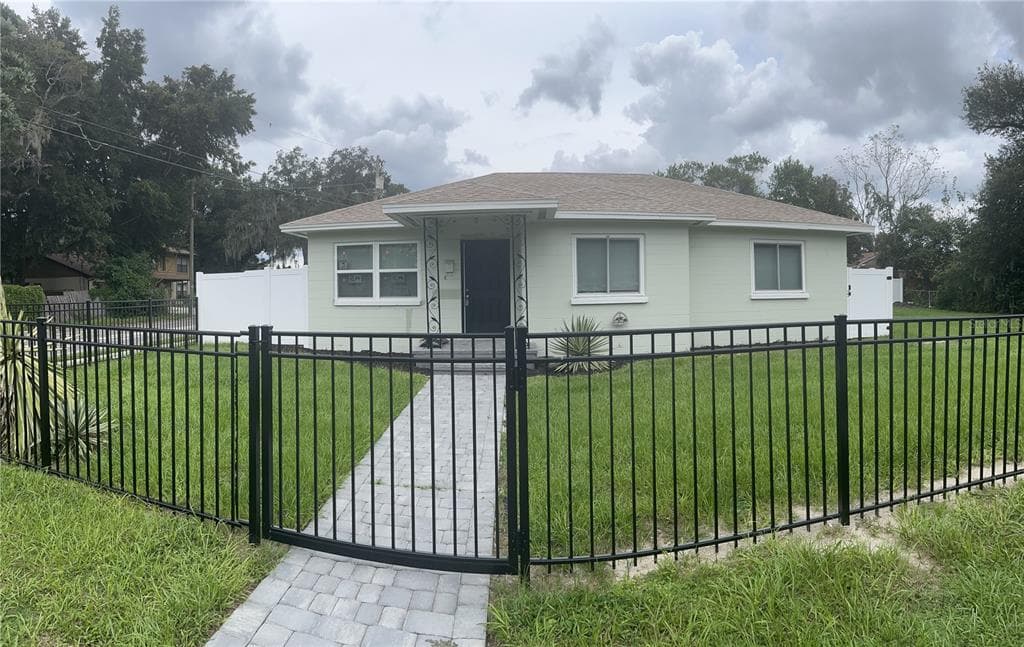 3202 E COLUMBUS DRIVE TAMPA, FL 33605