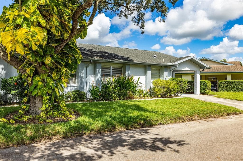 2004 HADRIAN CT SUN CITY CENTER, FL 33573
