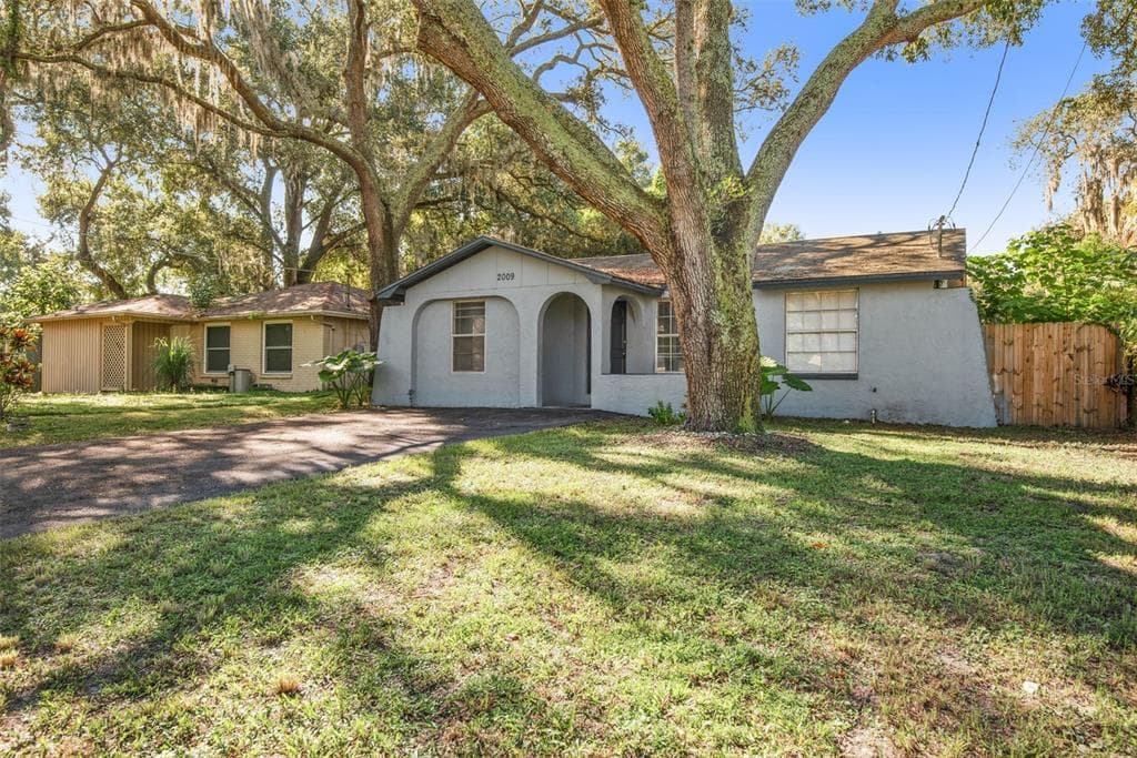 2009 E ESKIMO AVENUE TAMPA, FL 33604