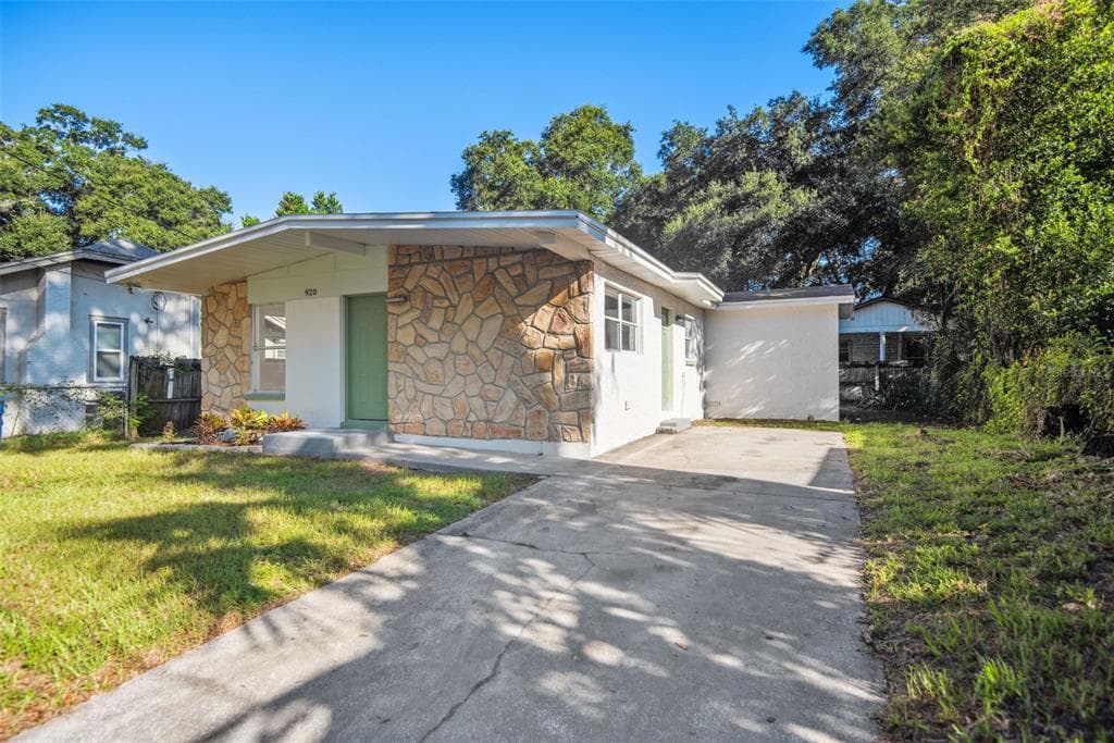 920 E IDA STREET TAMPA, FL 33603