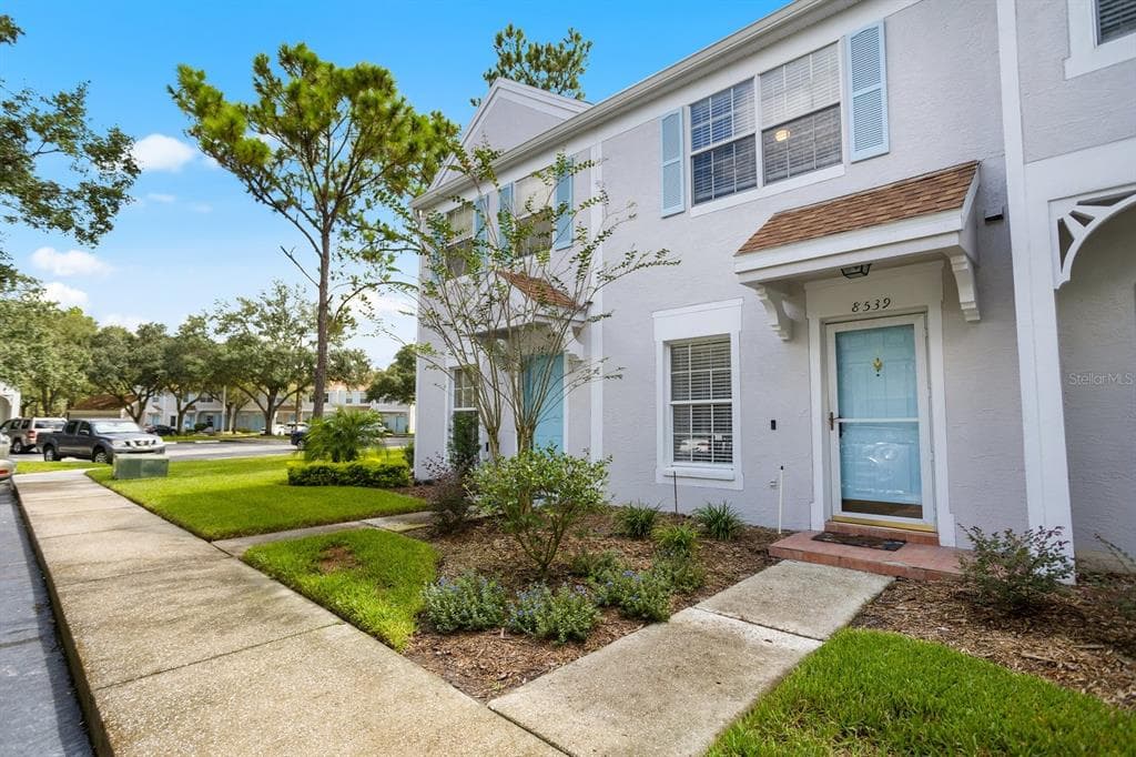 8539 HUNTERS KEY CIRCLE TAMPA, FL 33647