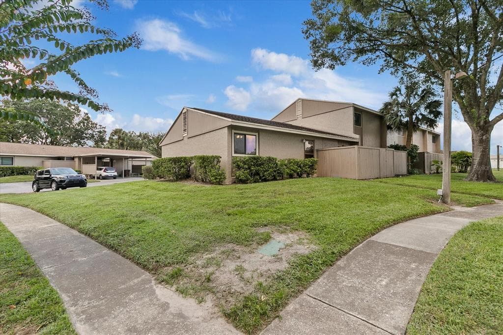 8001 GARDENIA DRIVE UNIT 8001 TEMPLE TERRACE, FL 33637