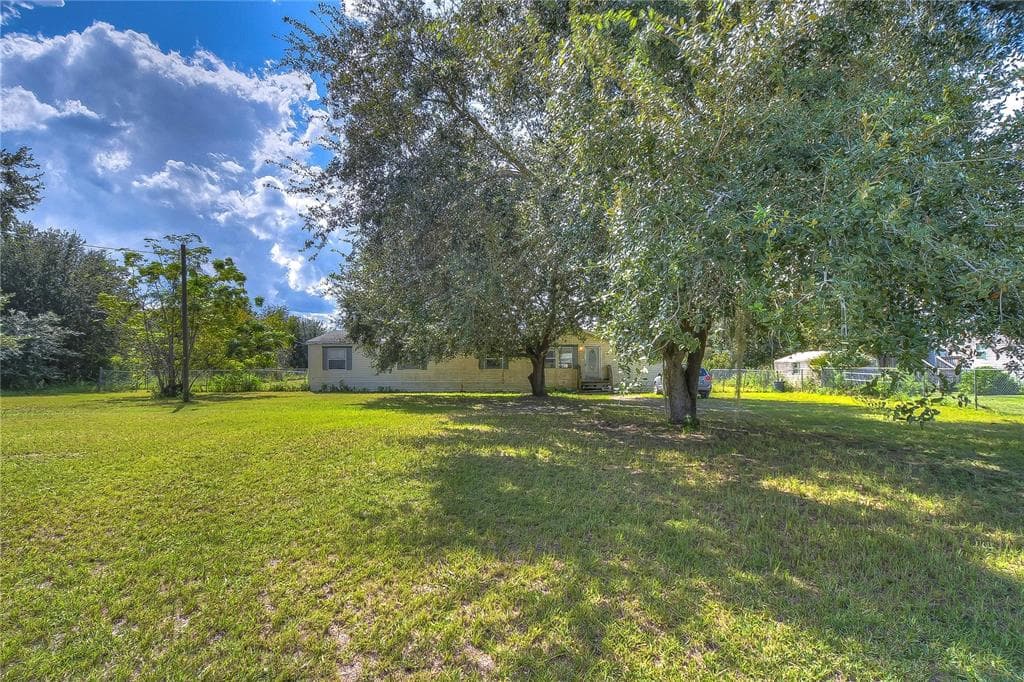 8733 MCKENDREE ROAD WESLEY CHAPEL, FL 33545