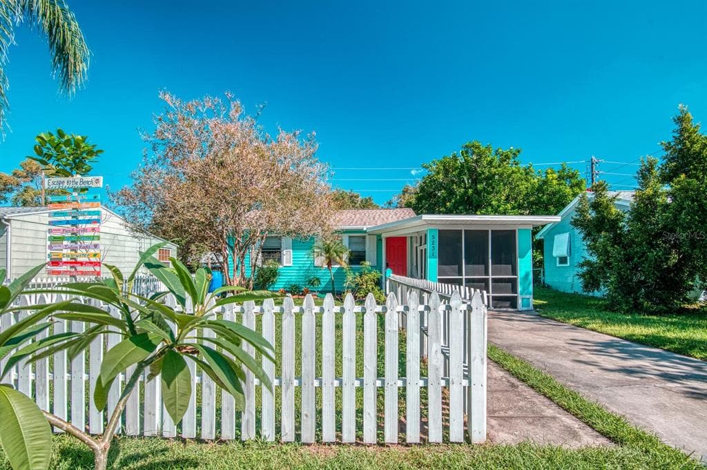 5231 DARTMOUTH AVENUE N ST PETERSBURG, FL 33710