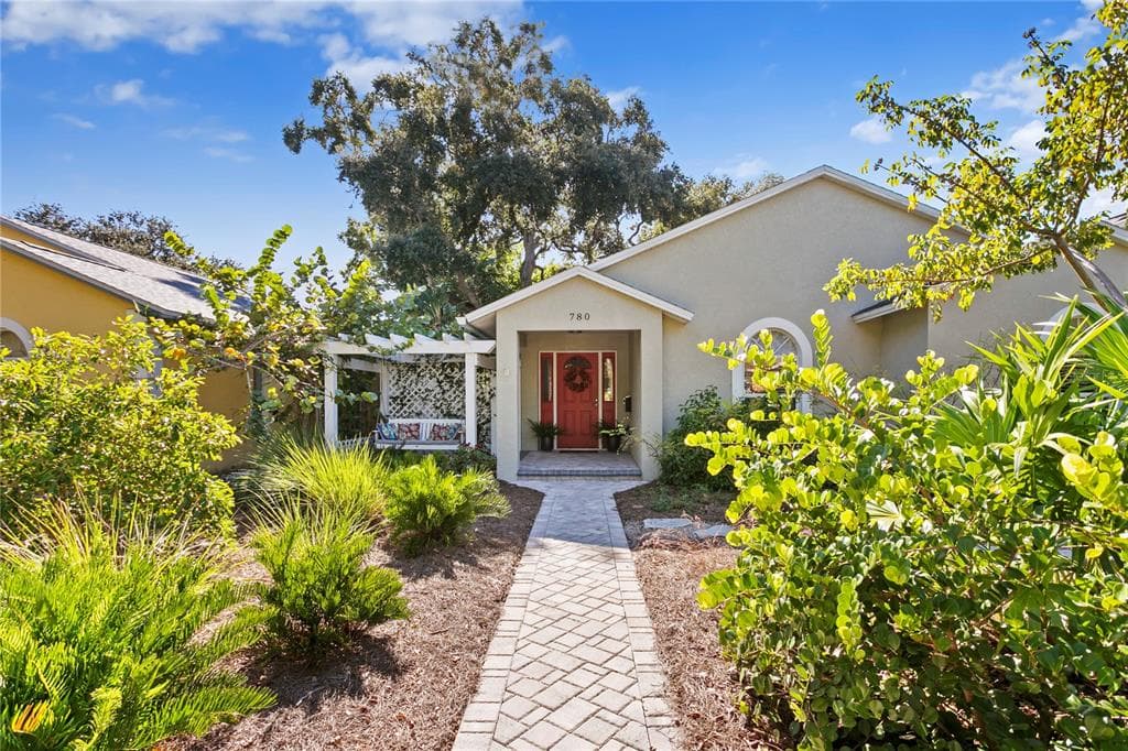 780 24TH AVENUE N ST PETERSBURG, FL 33704