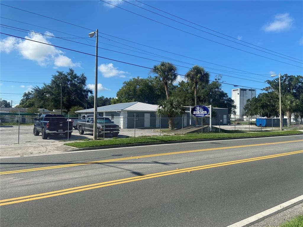 901 W DR MARTIN LUTHER KING JR BOULEVARD PLANT CITY, FL 33563