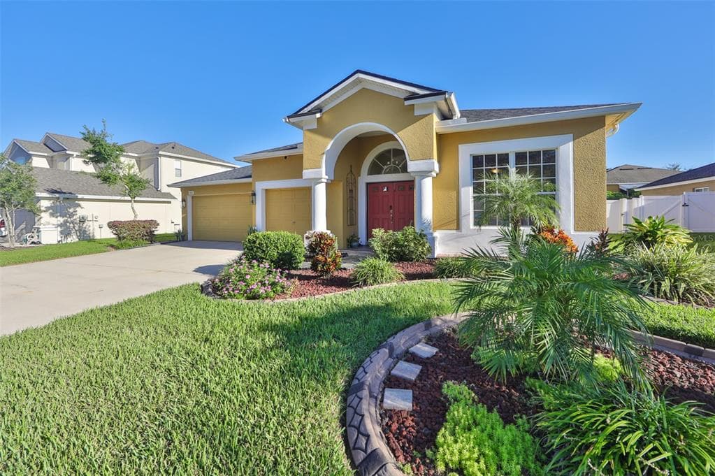 2022 HEARTLAND CIRCLE VALRICO, FL 33594