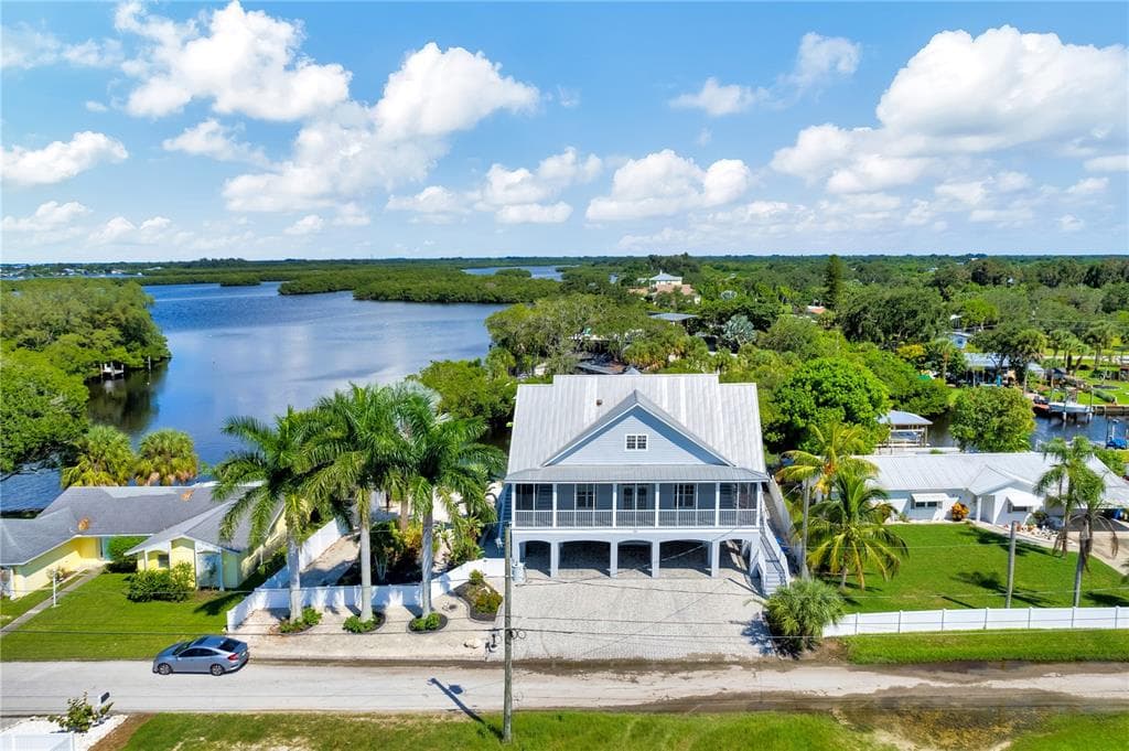 814 BAYVIEW DRIVE