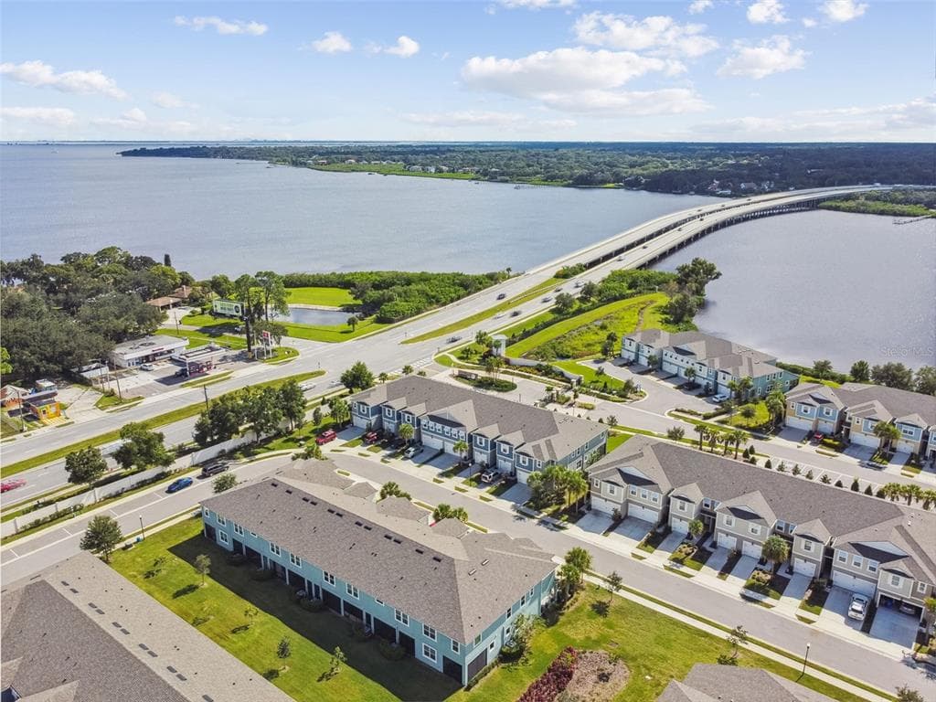 2216 SUNSET WIND LOOP OLDSMAR, FL 34677