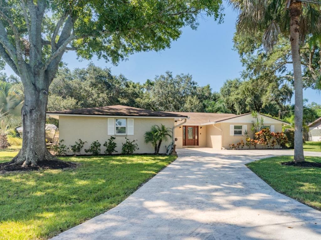 8210 SUNNYSLOPE DRIVE TAMPA, FL 33615