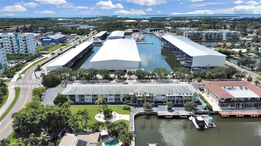 3717 46TH AVENUE S UNIT 6 ST PETERSBURG, FL 33711