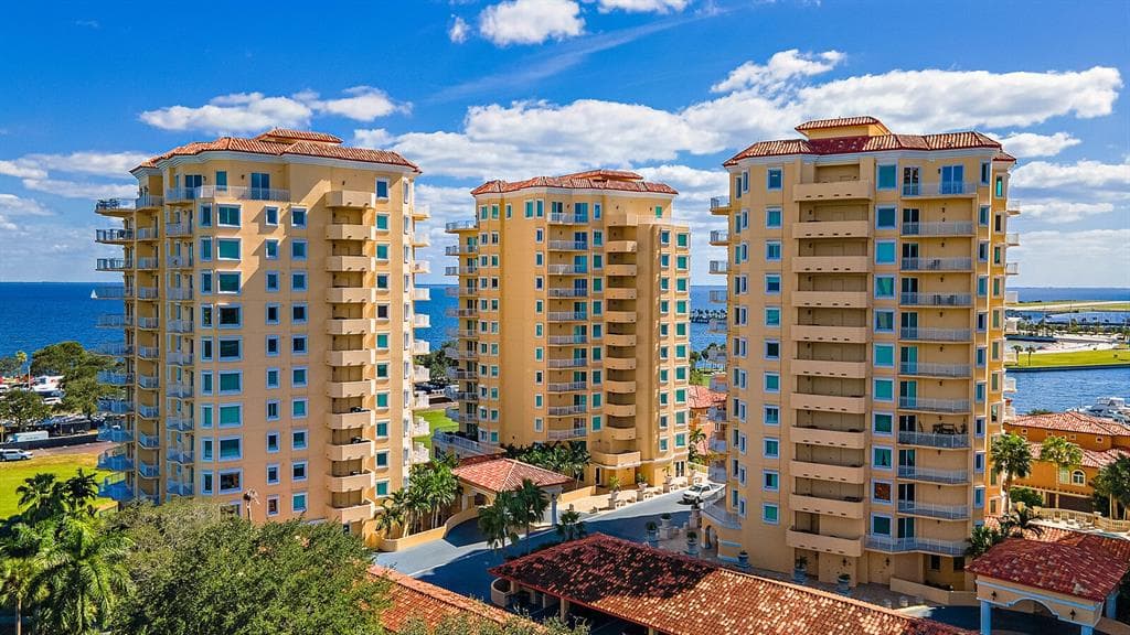 555 5TH AVENUE NE UNIT 414 ST PETERSBURG, FL 33701