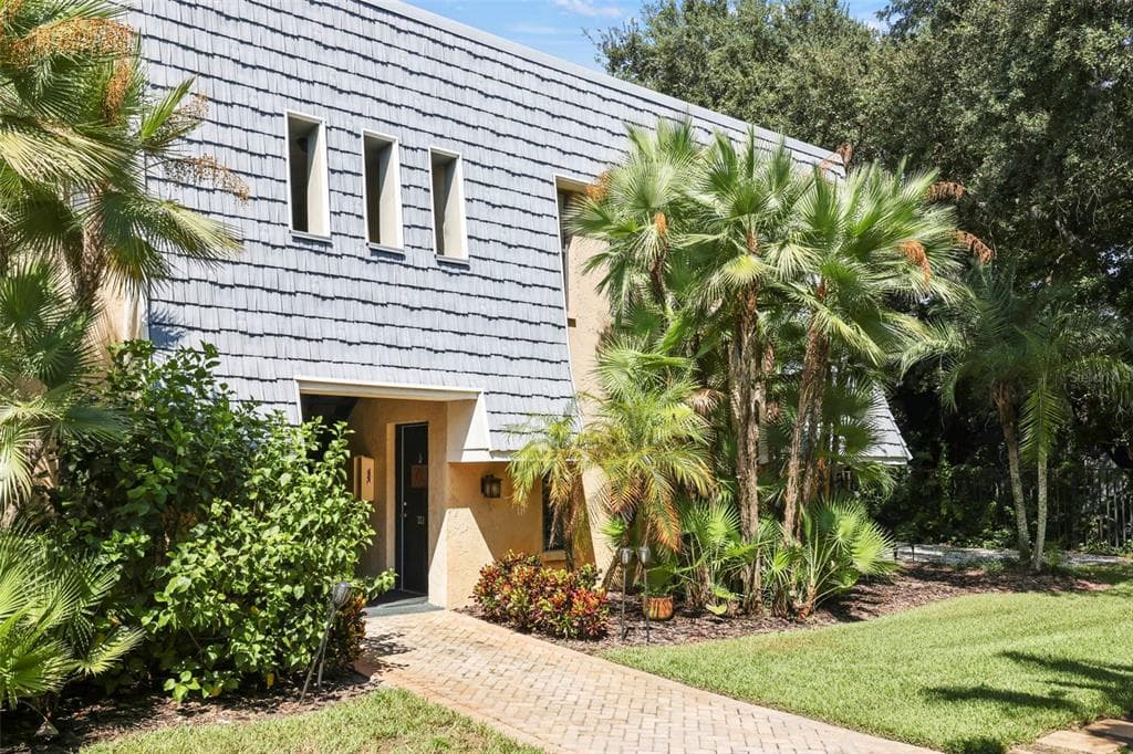 712 LYNDHURST STREET UNIT 303 DUNEDIN, FL 34698