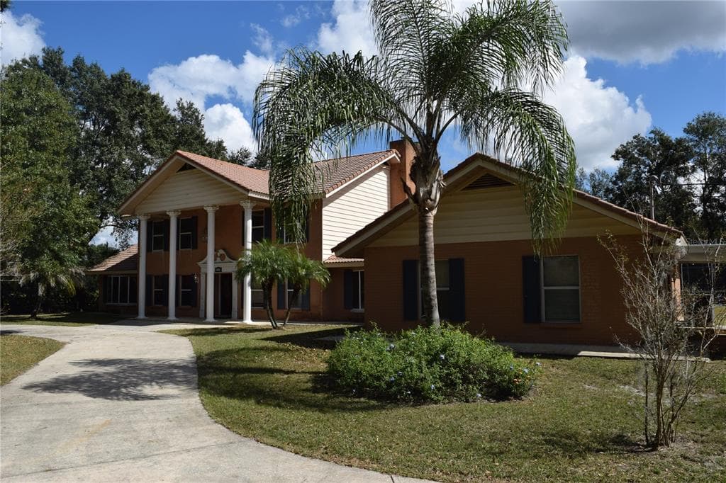 4906 THONOTOSASSA ROAD PLANT CITY, FL 33565