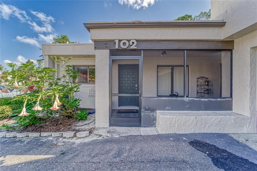 102 SEVILLE COURT N PLANT CITY, FL 33566